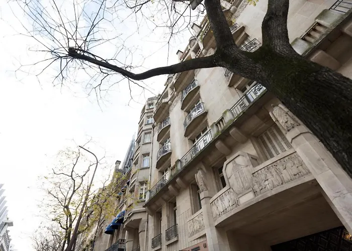 Apartment 2br - Sleep 7 - Trocadero Area - Modern & Spacious *
