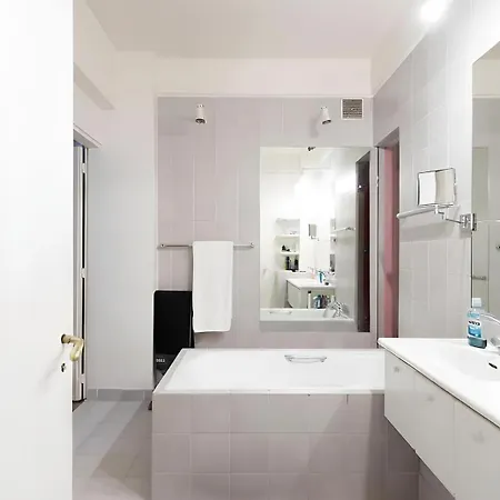 Prestigious 2br - Sleeps 7 - Eiffel Tower Parigi
